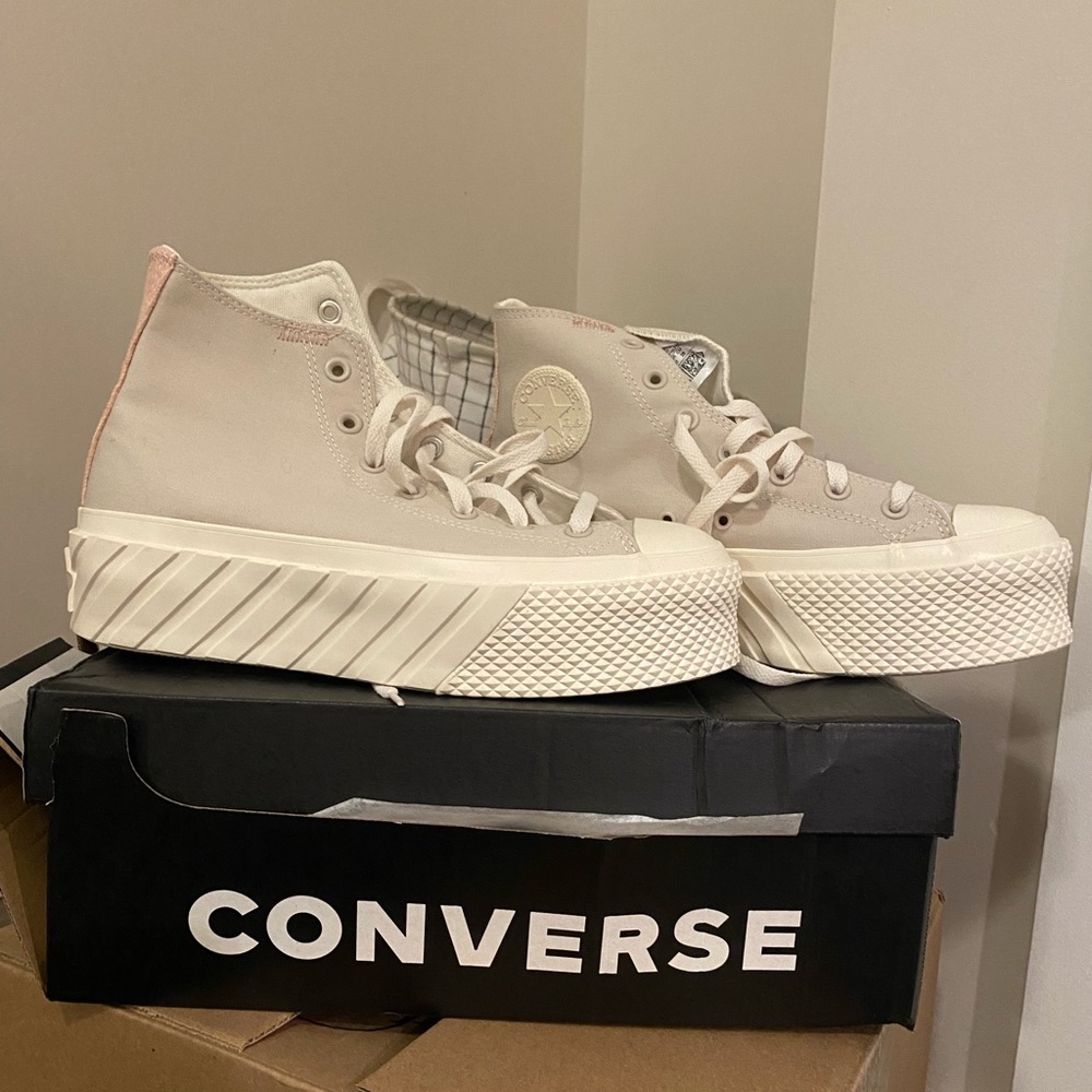 Converse All Star Lift 2X Sneakers size 9